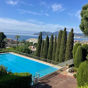 Calme Et Elegant Avec Vue Appartement Cannes